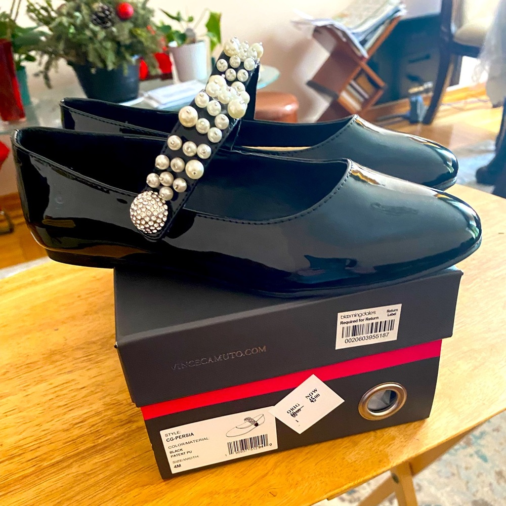 Vince Camuto super cute sandals with pearls!